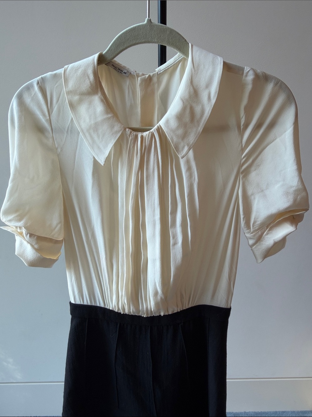 Miu Miu Black and Cream Two-Tone Pleated Mini Dress - Picture 3 of 10